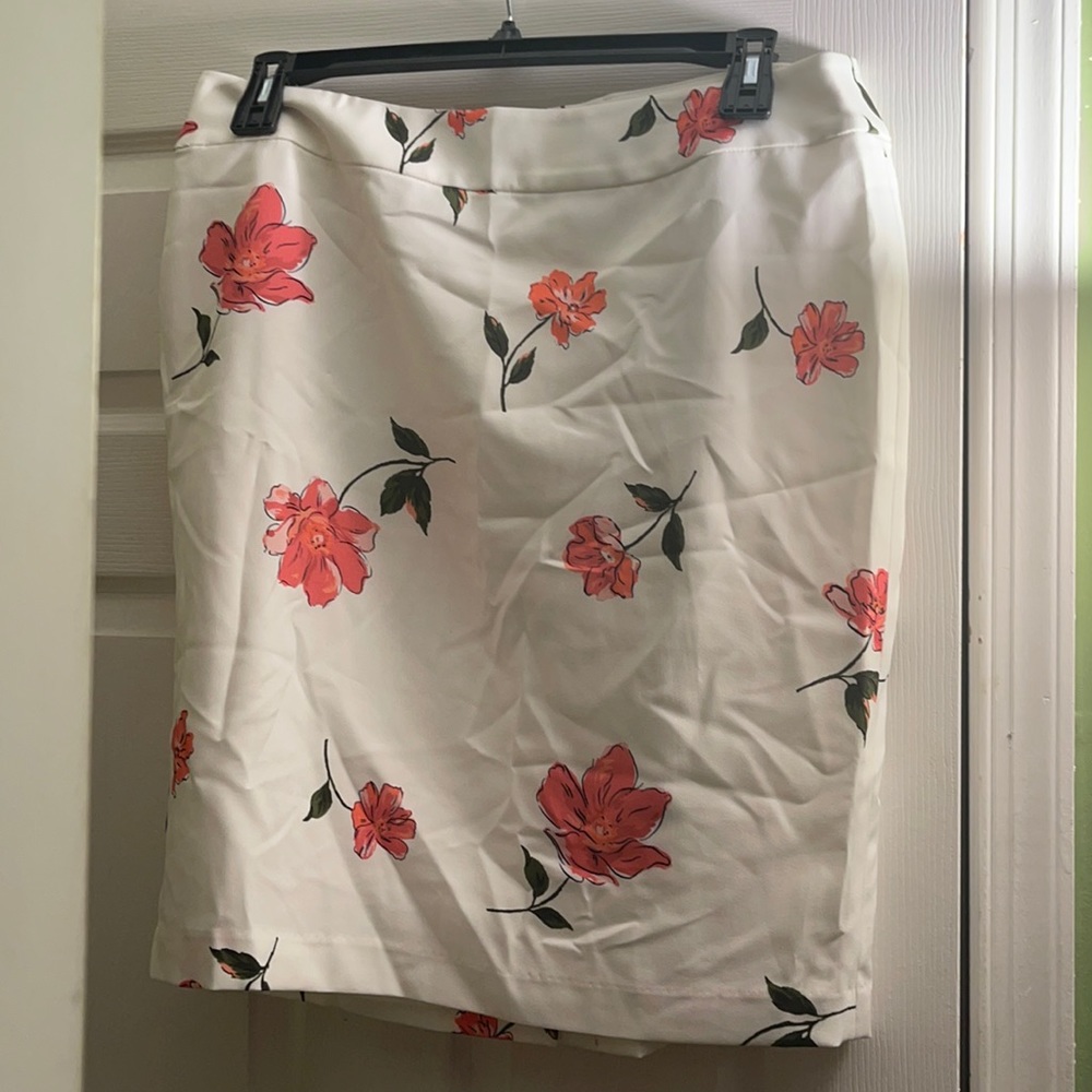 White pencil skirt